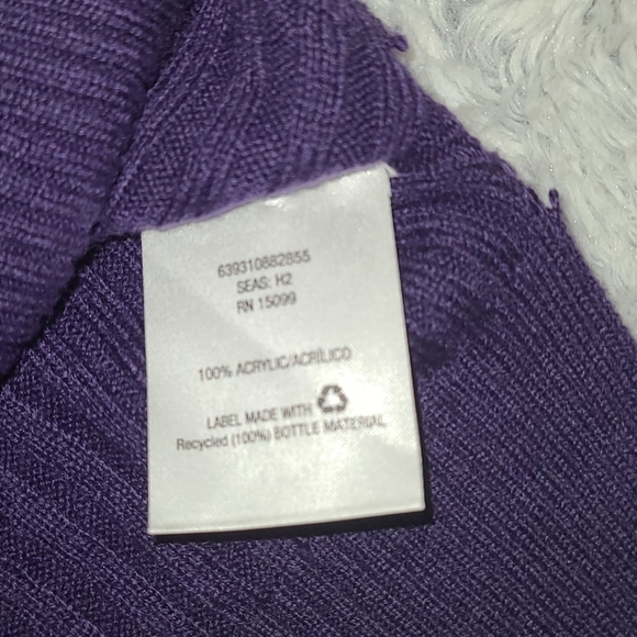 Sweater - Picture 6 of 6